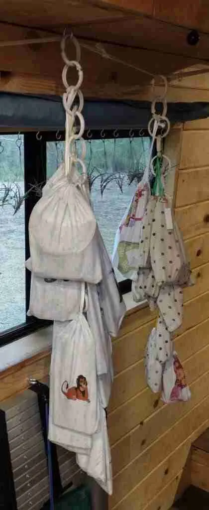 Hanging game storage