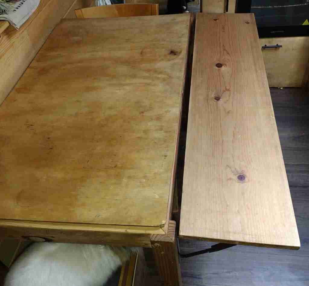 Custom gaming table, leaf up, lid on