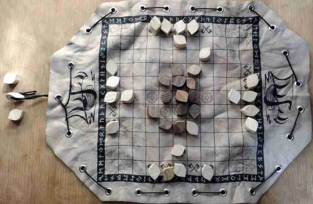Nordic Chess, flanked white piece removed