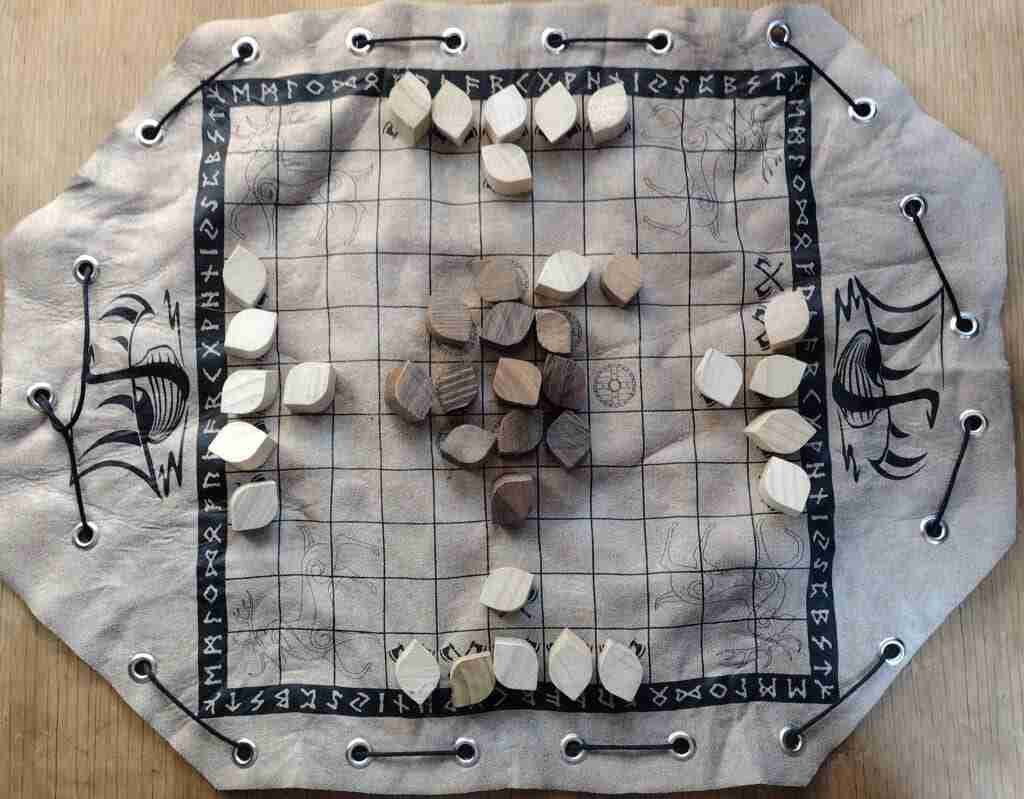 Nordic Chess possible 2nd move, flanking the white piece